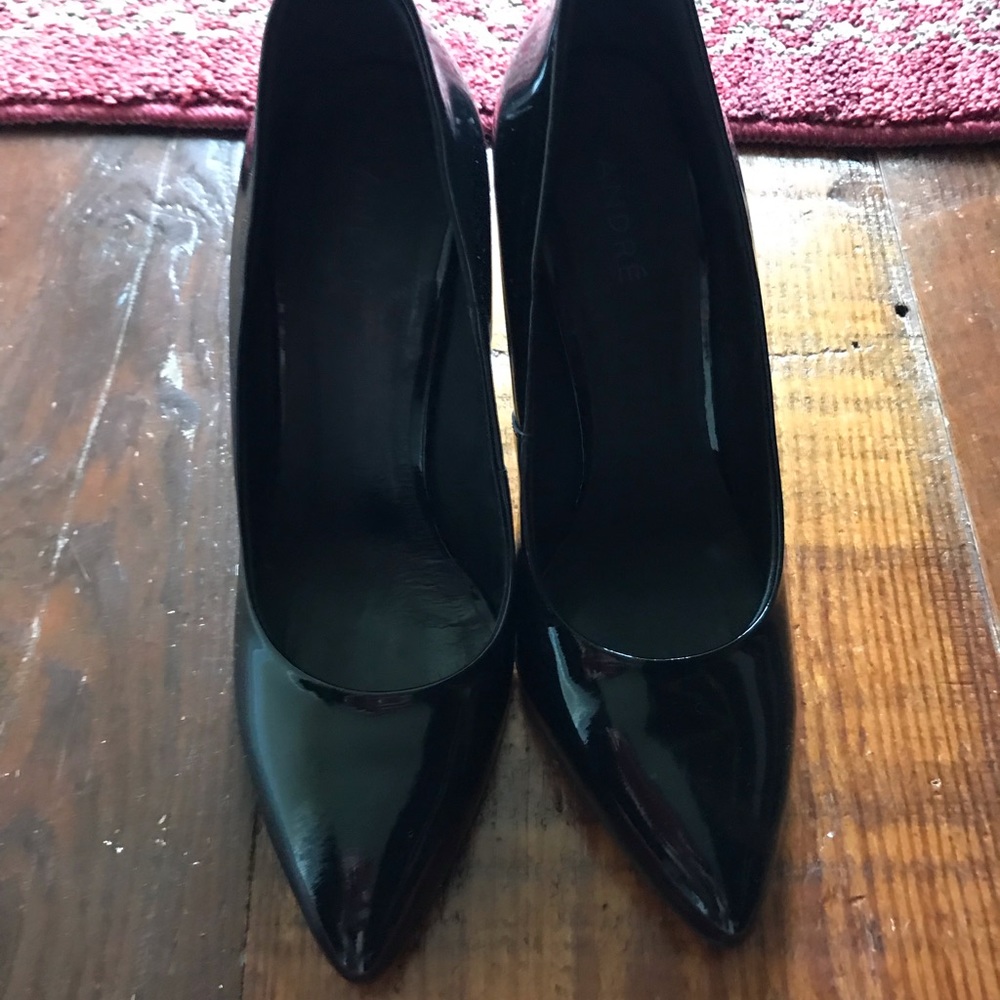 New black high heel shoes
